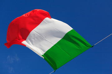 bandiera italiana al vento - obrazy, fototapety, plakaty