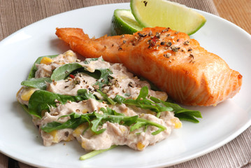 Pepper-crusted salmon with garlic and spinach