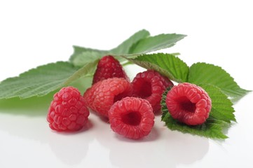 raspberries with leaves