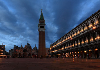 Fototapeta na wymiar The night scene of San Marco Plaza in Venice