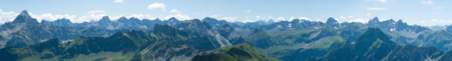 Fototapeta na wymiar Góry - Alpy - Allgäu - widok z Nebelhorn