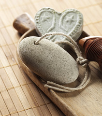 pierre ponce et massage du corps