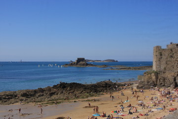 Obraz premium Vers le large à Saint Malo