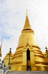 Naklejka premium Golden pagoda