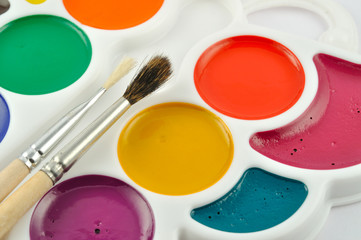 children's water colour paints with brushes