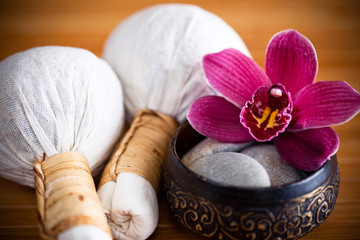 Composition zen, pochon massage Luk Pra Kob
