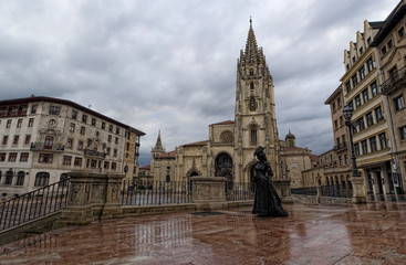 La Regenta y la catedral.