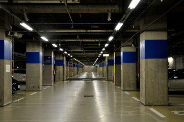 Underground parking lot　地下駐車場