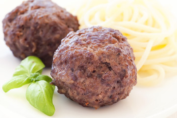 Hackfleischbällchen mit Spaghetti