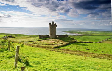 Naklejka premium ancient old irish castle in doolin, ireland