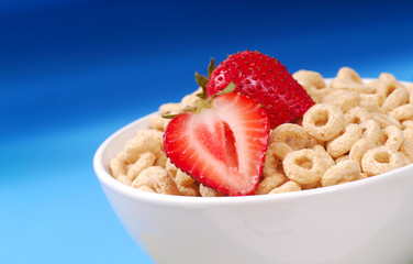 Oat cereal with strawberries