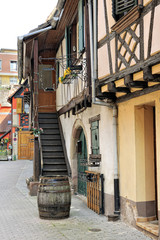 Fototapeta na wymiar Ulica z domami z muru pruskiego, Obernai, Bas-Rhin, Alzacja