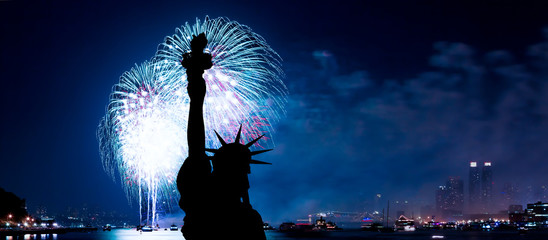 The Statue of Liberty and July 4th firework - obrazy, fototapety, plakaty