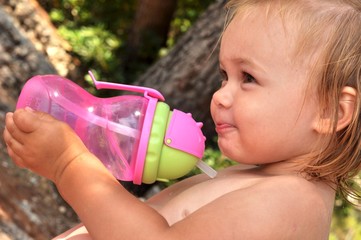 enfant buvant © muro