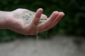hand voll sand