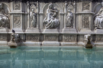 Fototapeta na wymiar Siena Fountain