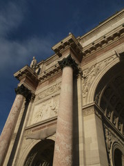 Arco del triunfo del Louvre en Paris