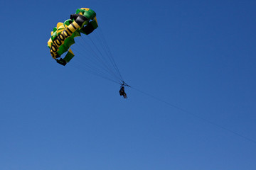 para gliding recreationally 