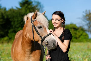 Foto op Canvas Teenage Mädchen mit Pferd © Kzenon
