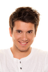 Obraz premium Junger, netter Mann. Freundlich lächeln. Portrait