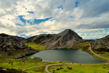 Lago Enol desde  el lago Ercina,Asturias,España