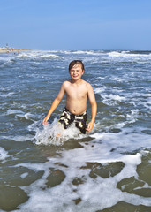 Fototapeta premium boys enjoying the beautiful ocean and beach