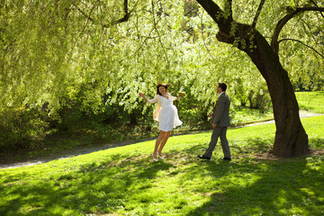 Fototapeta premium just married standing under the greenwood tree
