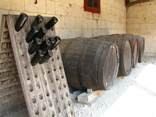 Barrique de vin et range bouteille
