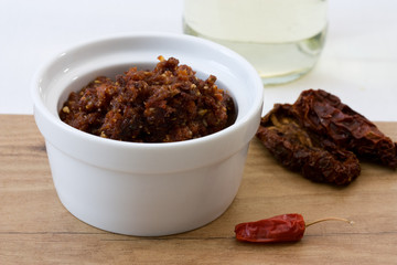 Pesto aus getrockneten Tomaten