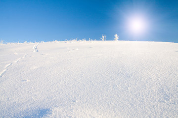 Fototapeta na wymiar snow mountain and blue sky