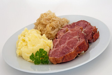 Kassler mit Kartoffelpüree & Sauerkraut