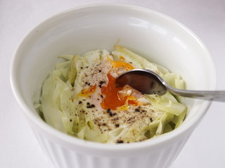 卵とキャベツのココット