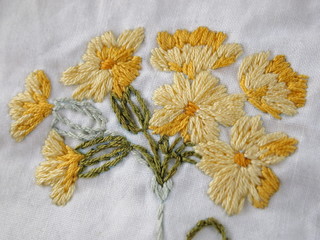 キバナノクリンザクラの刺繍