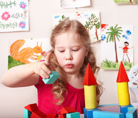 Obraz premium Child preschooler play wood block.
