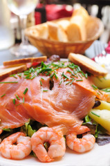 Fresh Salmon with lemon and bread