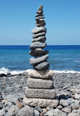 Fototapeta na wymiar column balanced stones