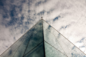 Obraz premium A building and the sky