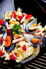pasta with mussels and chopped tomatoes