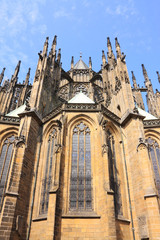Fototapeta na wymiar gothic St. Vitus' Cathedral on Prague Castle with blue Sky