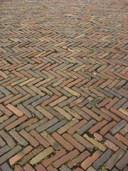 diagonal layed out brick pavement pattern