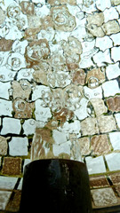 Wasser strömt aus Rohr