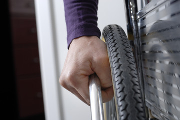 close-up sr main de personne handicapé