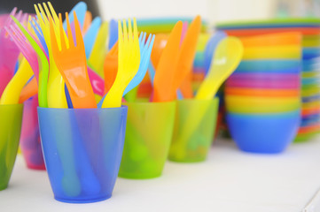 The colorful plastic cuttlery