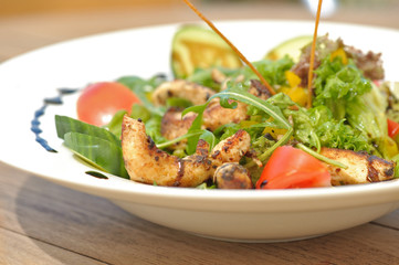 Salatteller mit Putenbruststreifen