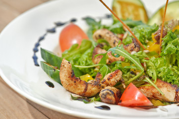 Salatteller mit Fleisch
