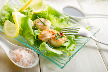 scallop with green salad