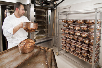 Pastry chef who prepares the cake -Panettone - obrazy, fototapety, plakaty