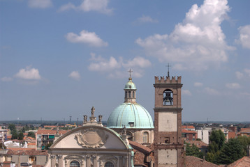Fototapeta na wymiar widok na katedrę w Mediolanie