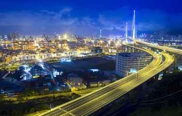 Fototapeta na wymiar Hong Kong Bridge transportu w nocy