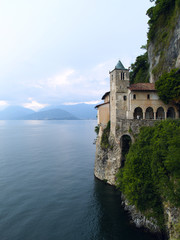 Fototapeta na wymiar Jezioro Maggiore we Włoszech
